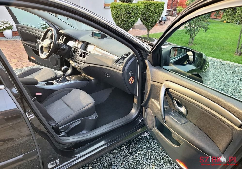 2010' Renault Laguna photo #5