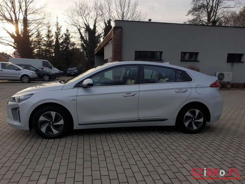 2019' Hyundai Ioniq photo #3