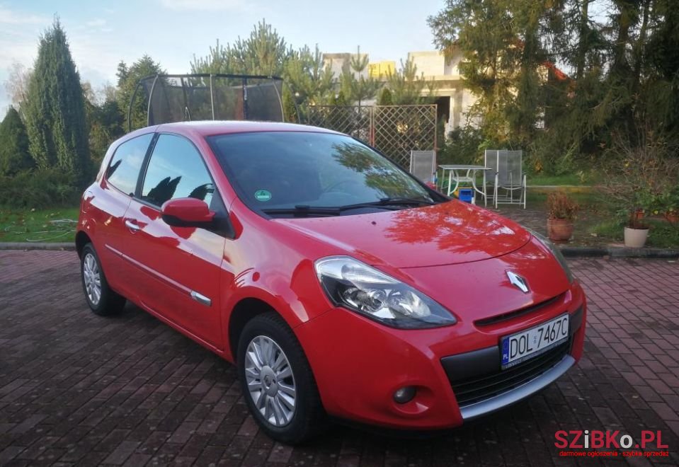 2009' Renault Clio photo #1