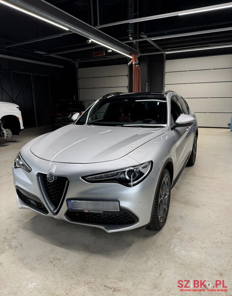 2018' Alfa Romeo Stelvio photo #2
