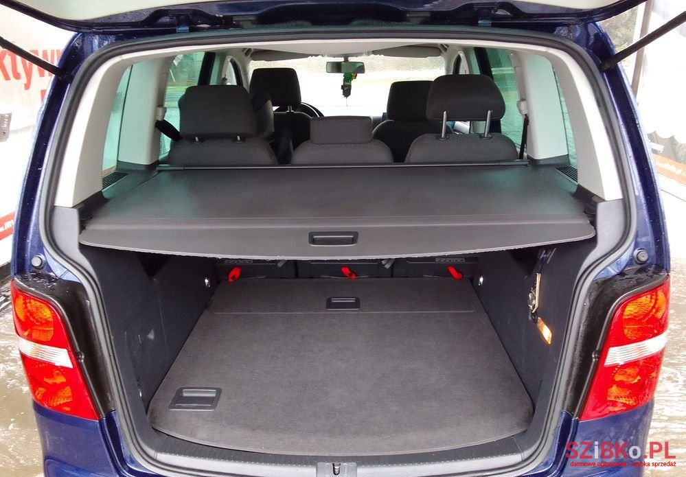 2005' Volkswagen Touran photo #6