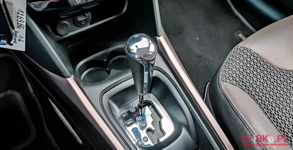 2014' Peugeot 2008 1.6 Vti Allure photo #5