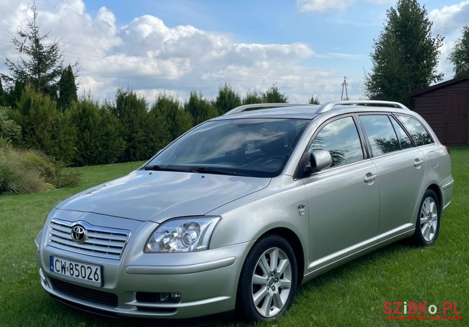 2004' Toyota Avensis photo #1