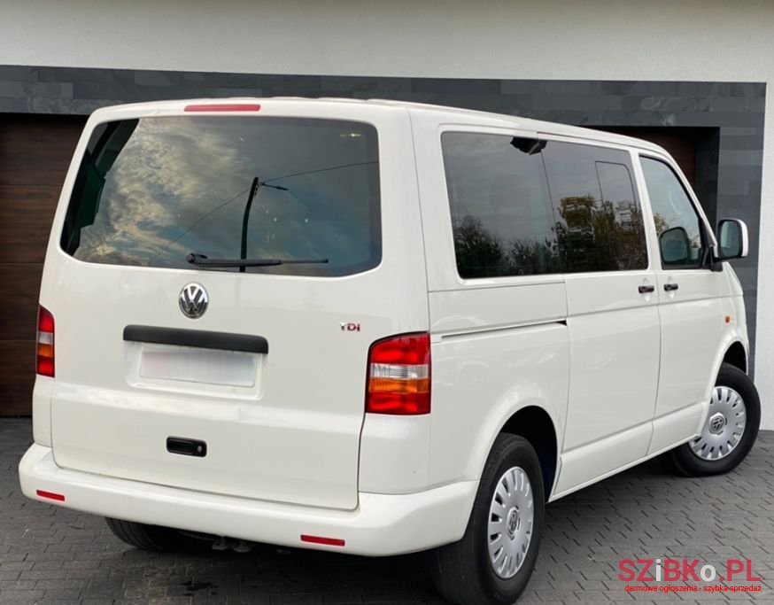 2005' Volkswagen Caravelle photo #5