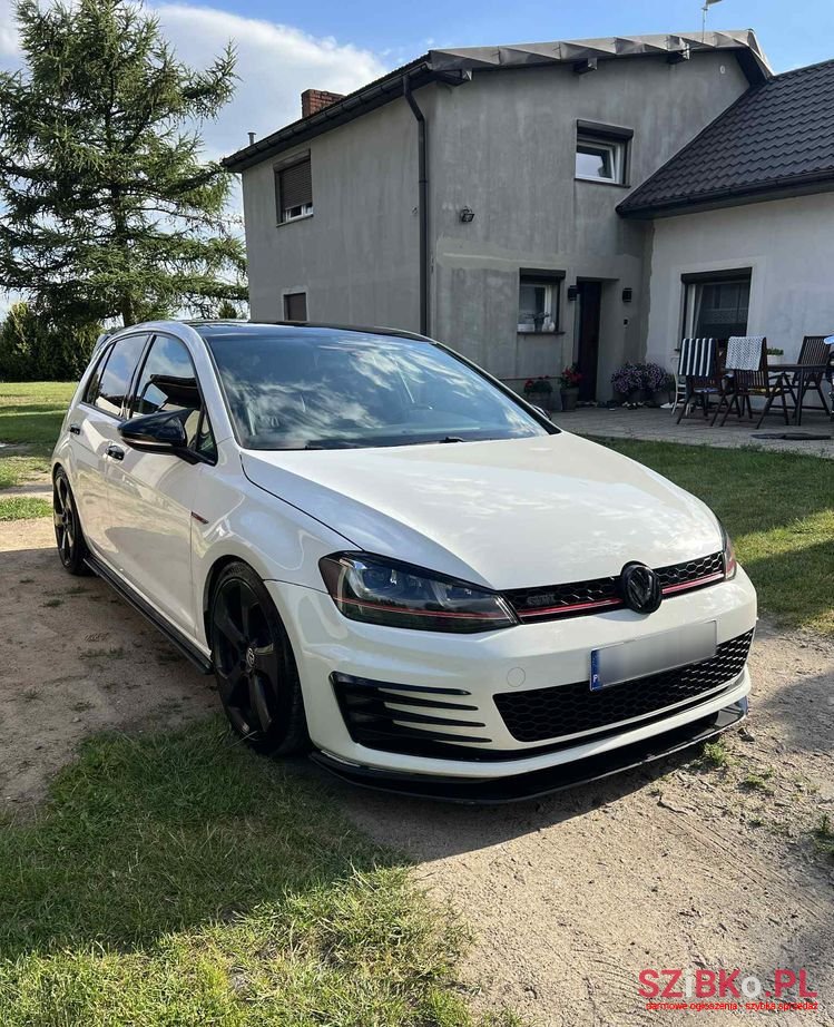 2015' Volkswagen Golf photo #1