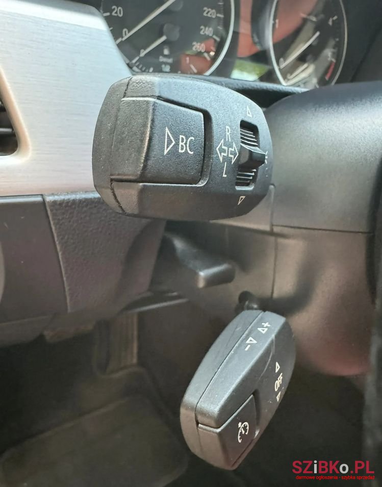 2011' BMW 3 Series 320D Touring photo #6