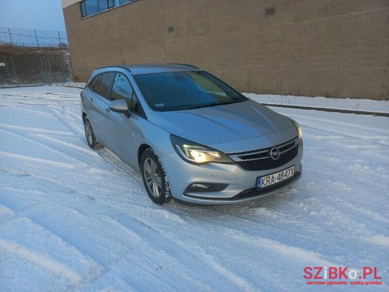 2017' Opel Astra photo #3