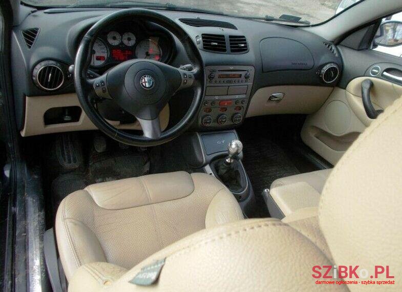 2007' Alfa Romeo GT photo #2