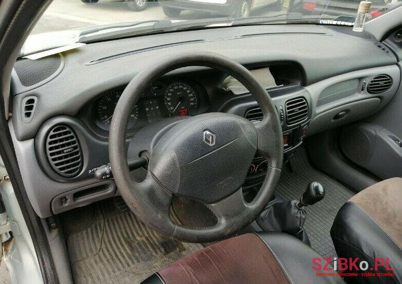 2002' Renault Megane photo #2