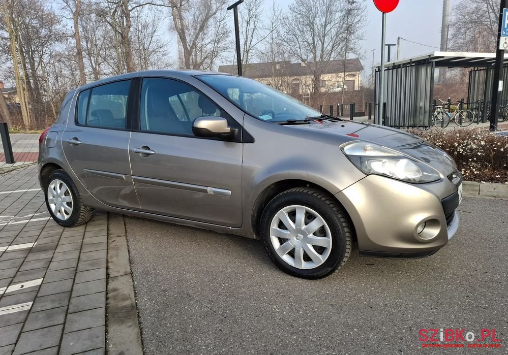 2011' Renault Clio 1.2 16V Alize photo #5