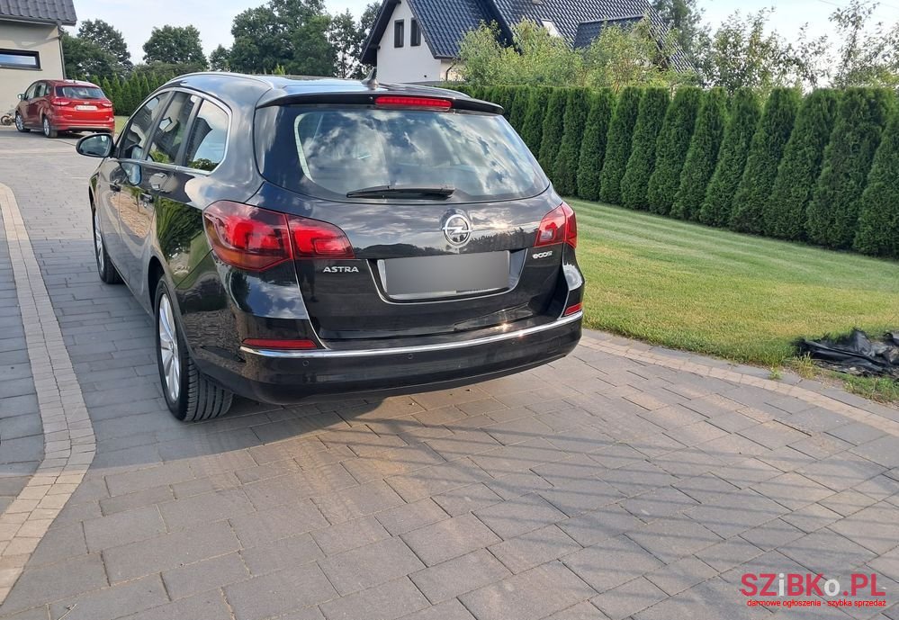 2016' Opel Astra photo #4