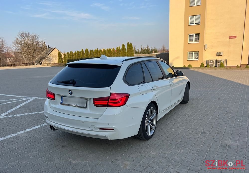 2019' BMW 3 Series 320D photo #6