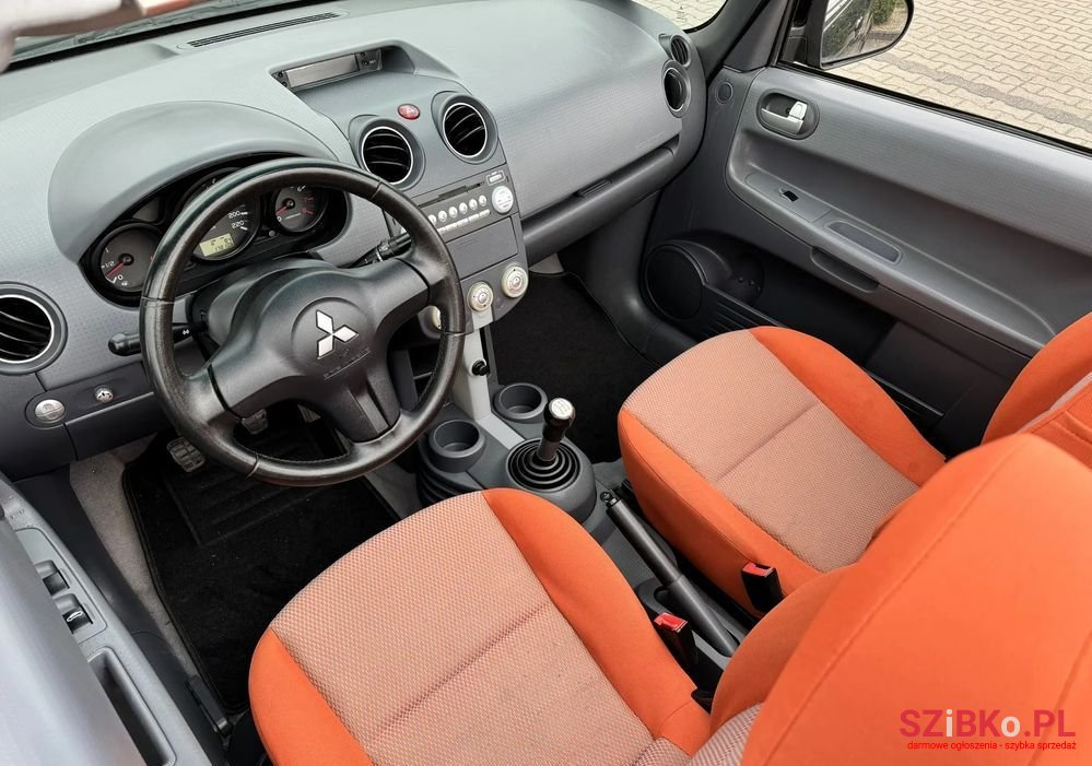 2006' Mitsubishi Colt photo #2