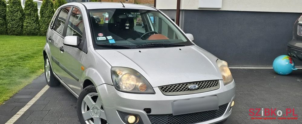 2006' Ford Fiesta 1.6 Tdci Ghia photo #2