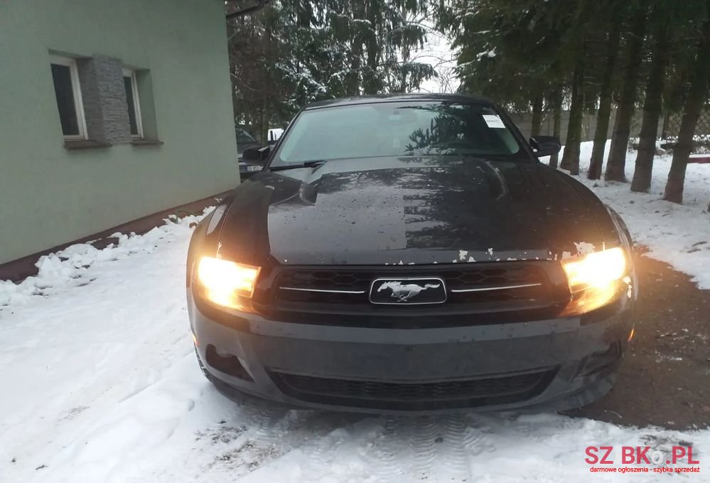 2011' Ford Mustang photo #3