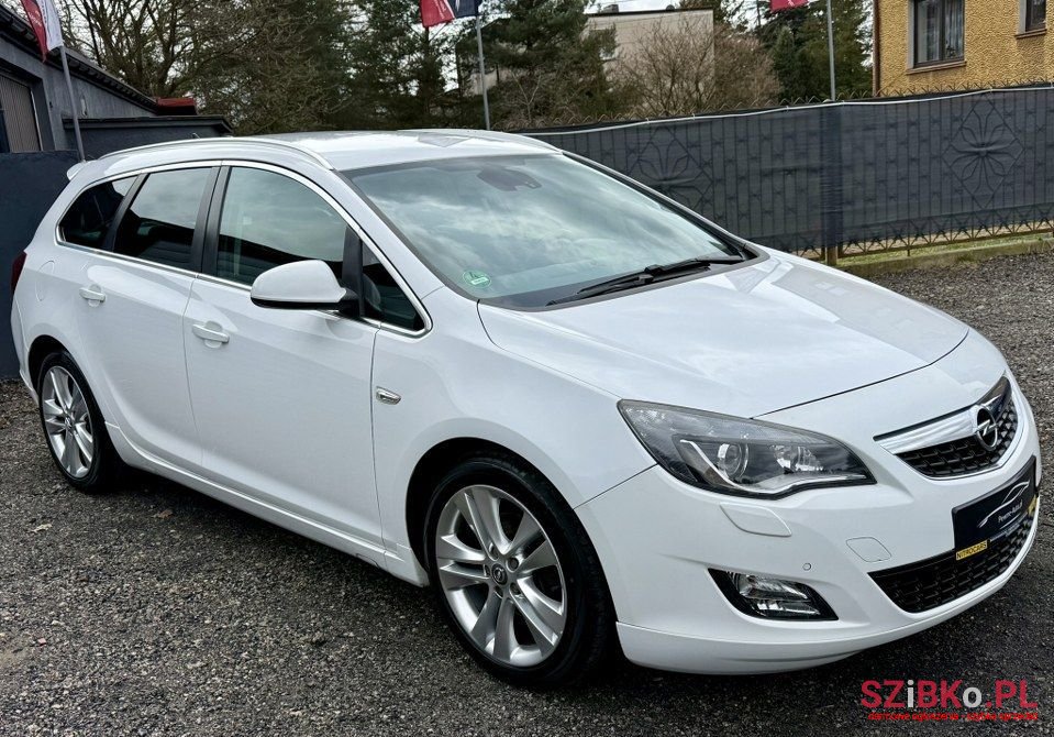 2011' Opel Astra 1.6 Turbo Cosmo photo #5