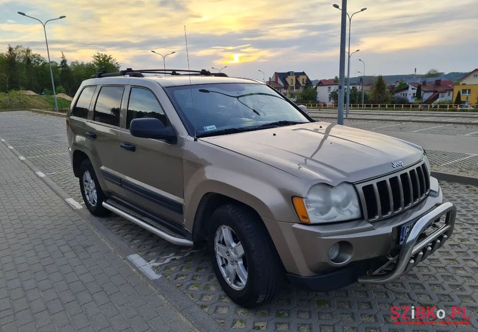 2005' Jeep Cherokee Sport photo #2
