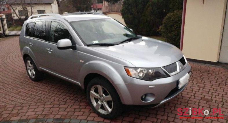 2008' Mitsubishi Outlander photo #1