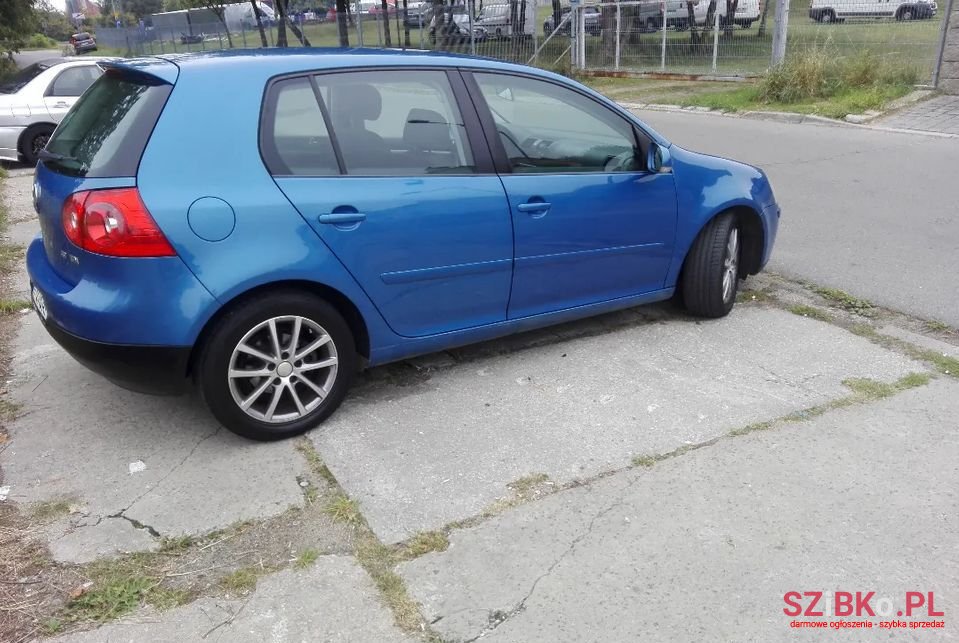 2004' Volkswagen Golf photo #3