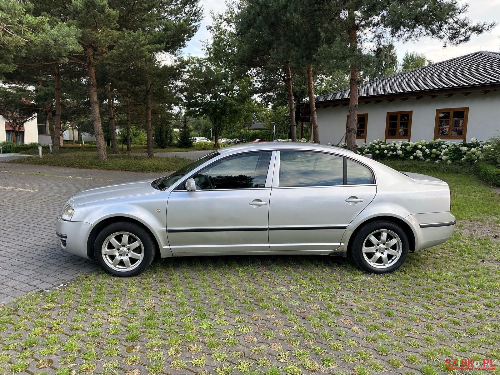 2002' Skoda Superb photo #4