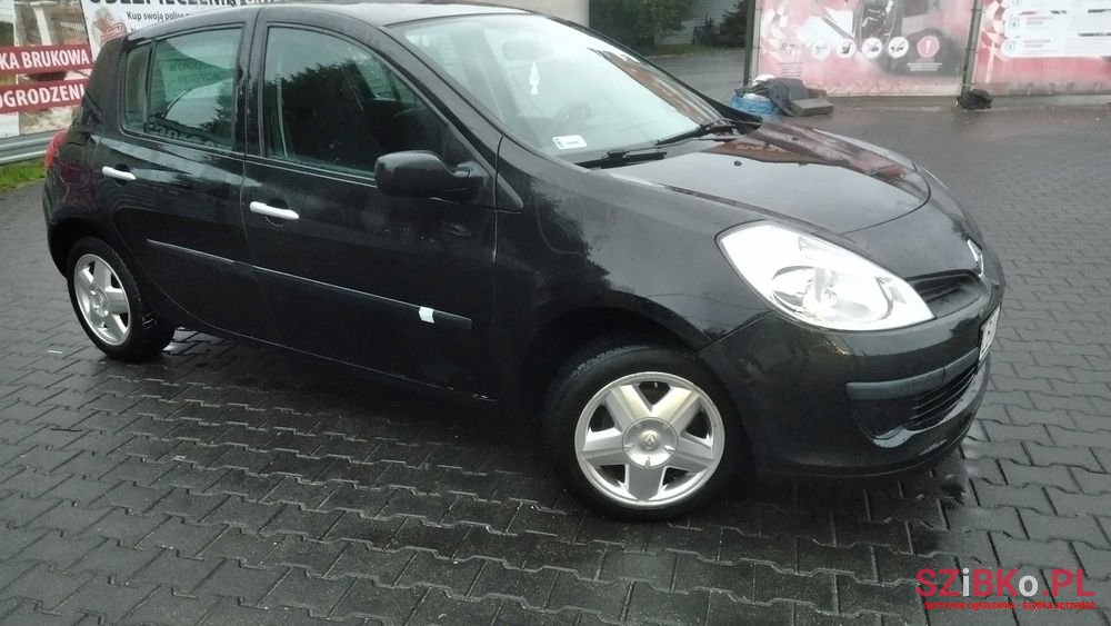 2008' Renault Clio photo #2