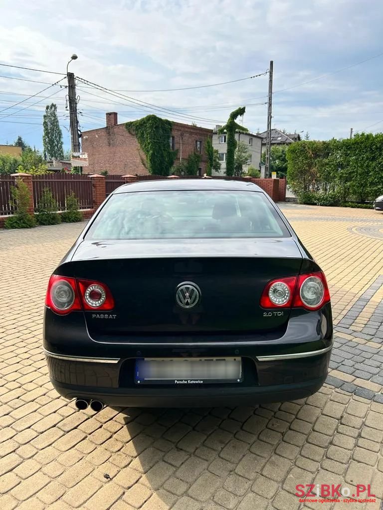 2009' Volkswagen Passat photo #5