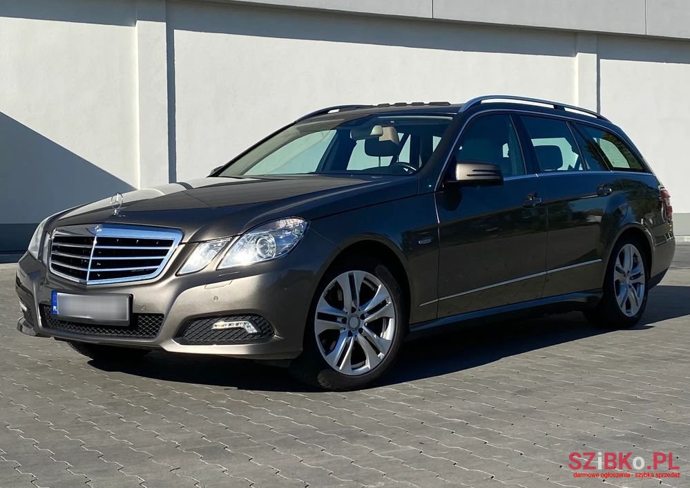 2009' Mercedes-Benz E-Class 350 photo #1