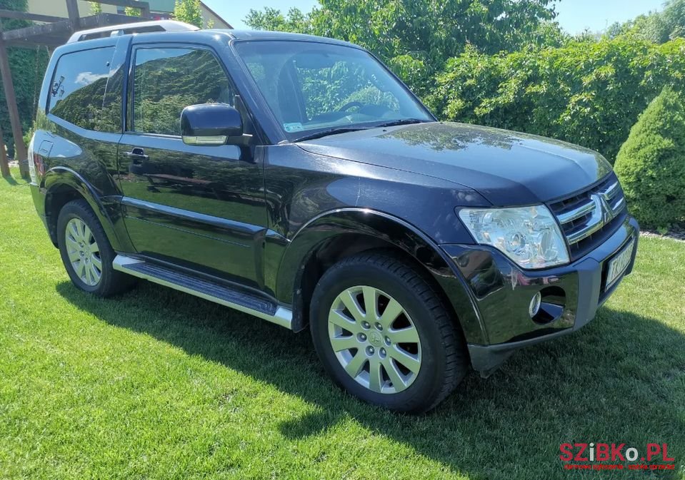 2007' Mitsubishi Pajero photo #1
