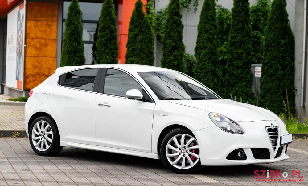 2012' Alfa Romeo Giulietta photo #5