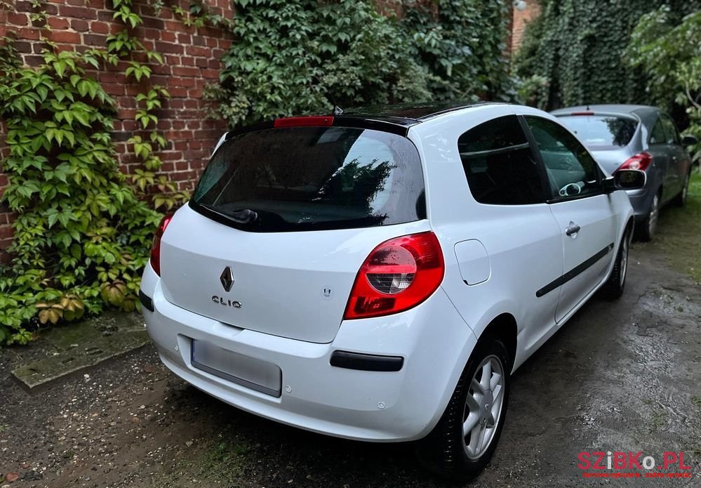 2007' Renault Clio photo #3