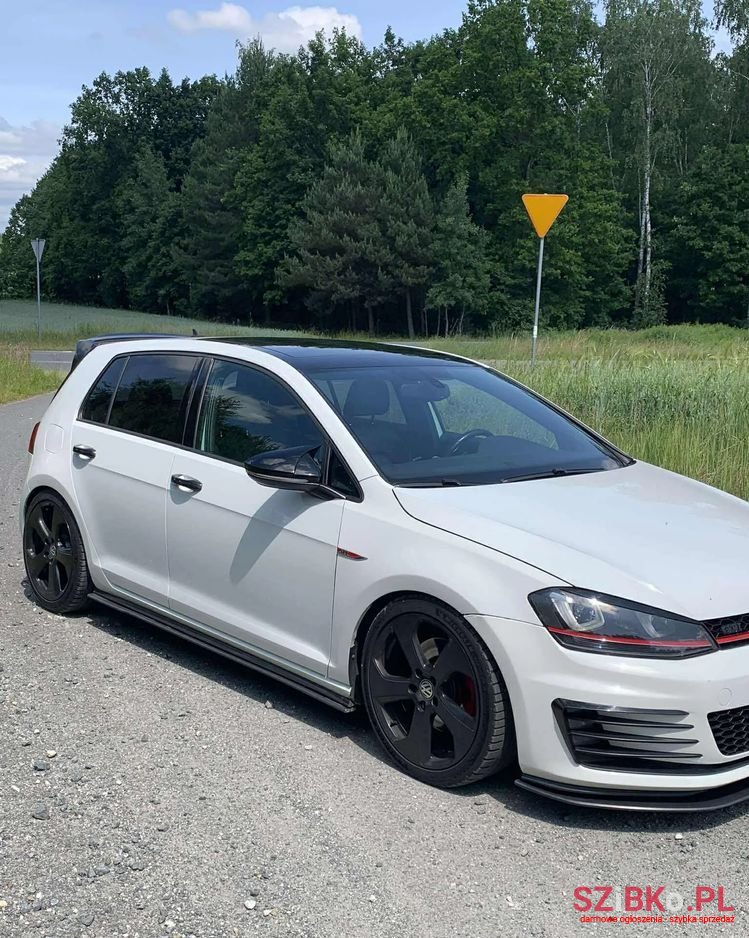 2015' Volkswagen Golf photo #5