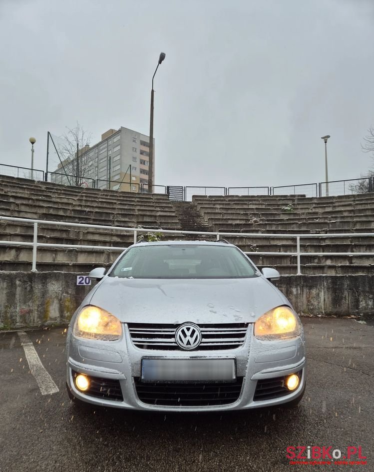 2009' Volkswagen Golf photo #3