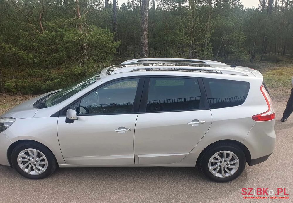2013' Renault Scenic photo #2