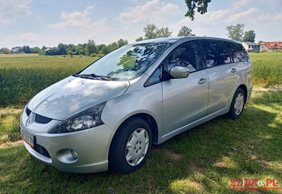 2006' Mitsubishi Grandis photo #1