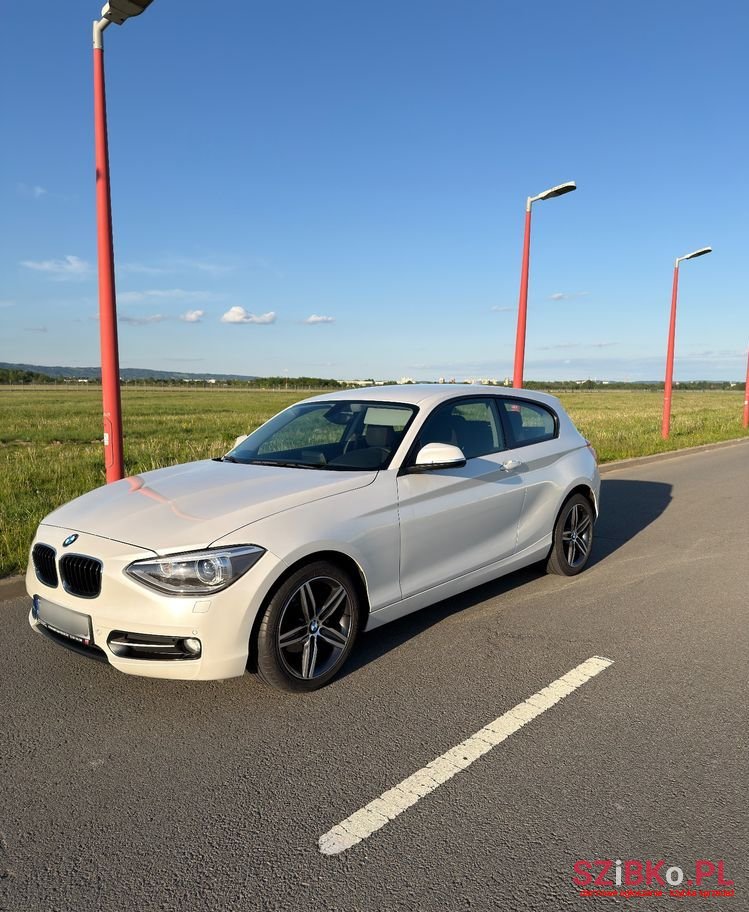 2013' BMW 1 Series 116I Sport Line photo #2