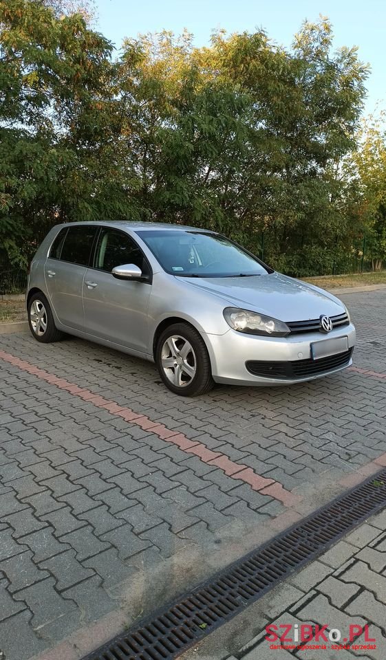 2010' Volkswagen Golf photo #2