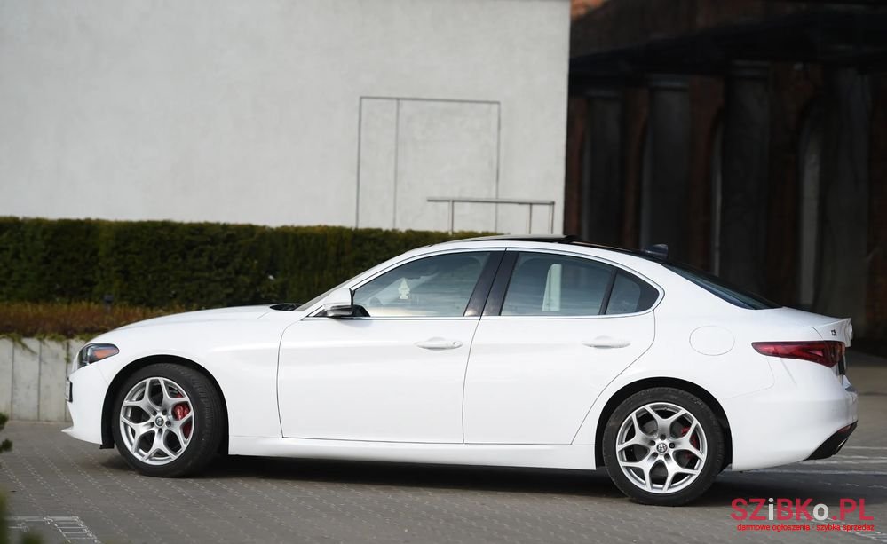 2019' Alfa Romeo Giulia photo #1