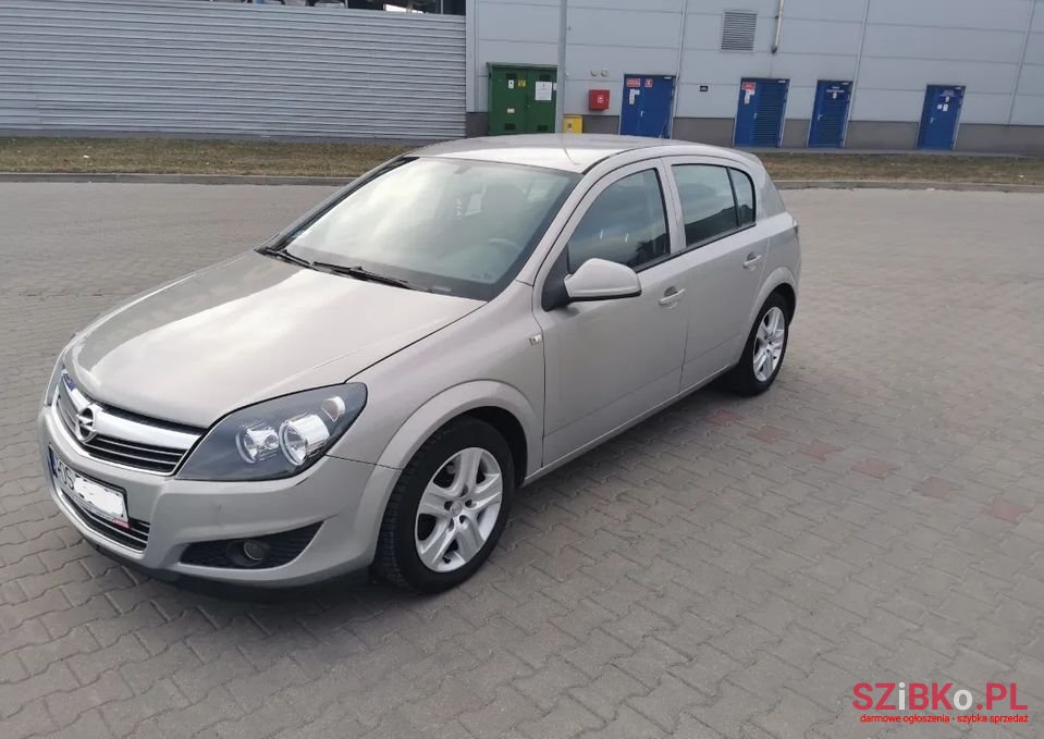 2010' Opel Astra photo #3