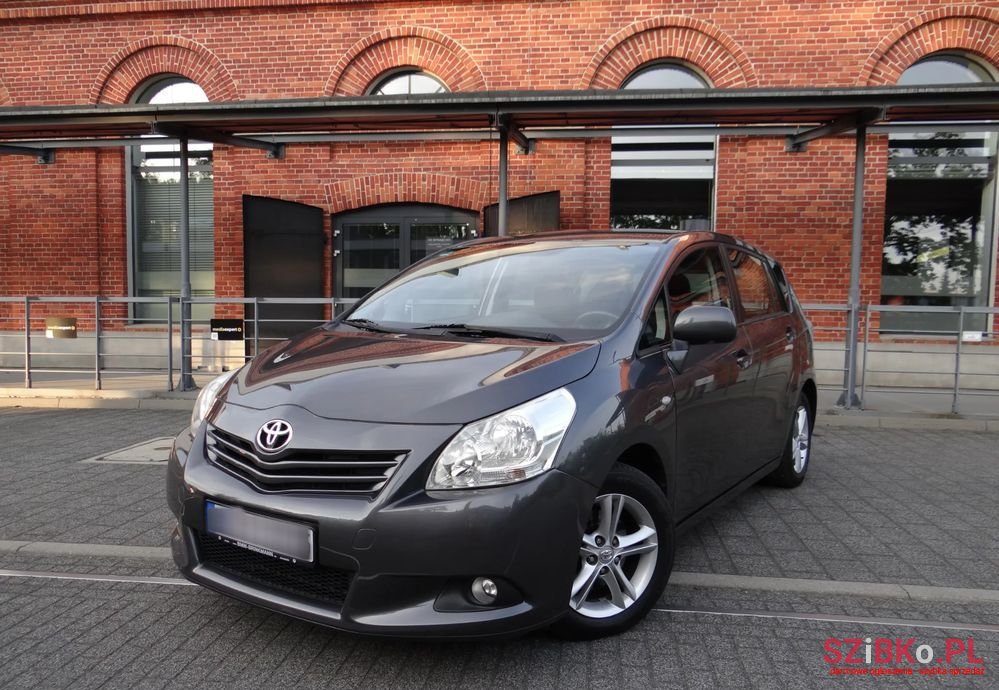 2009' Toyota Verso photo #2