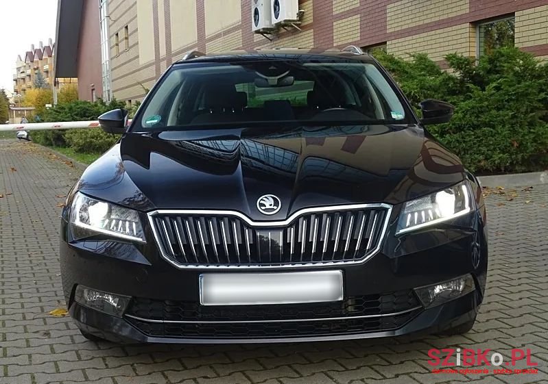 2018' Skoda Superb photo #5