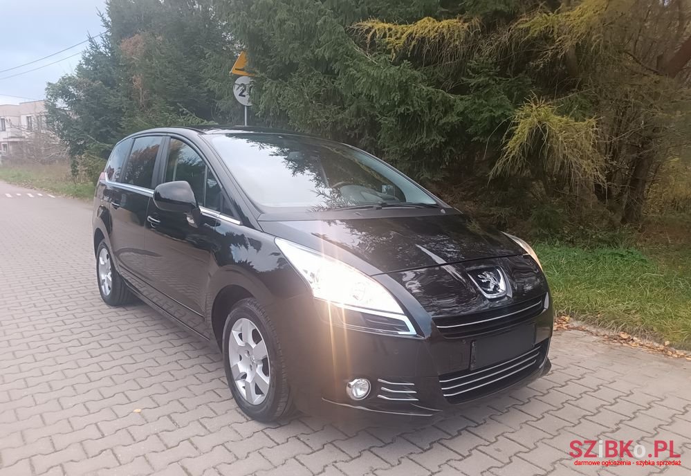 2011' Peugeot 5008 2.0 Hdi Family photo #4