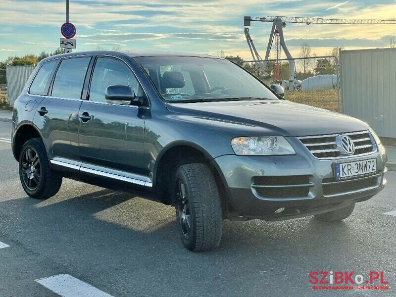 2004' Volkswagen Touareg photo #2