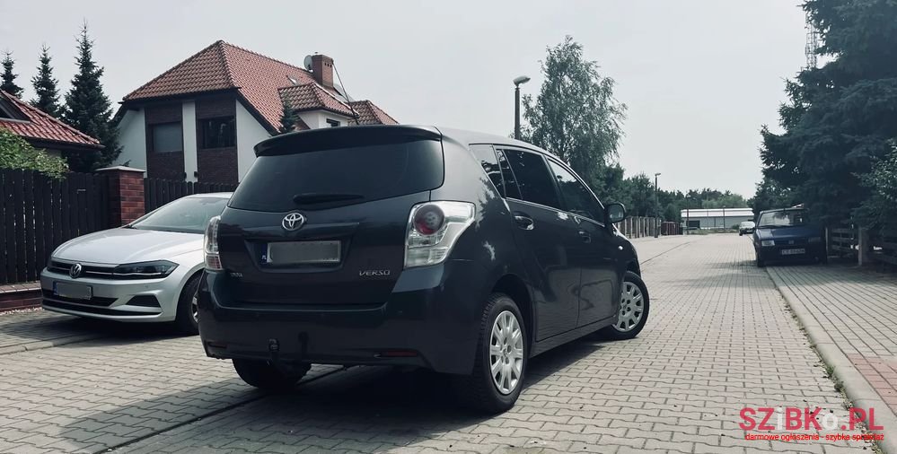 2010' Toyota Verso 2.0 D-4D photo #4