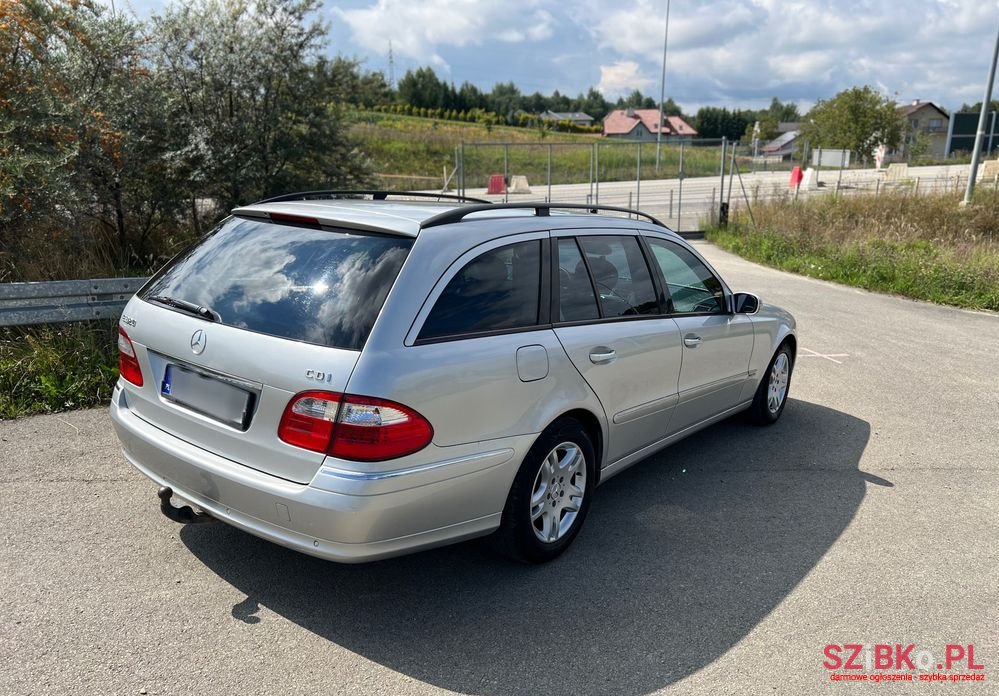 2004' Mercedes-Benz E-Class 320 Cdi T photo #4