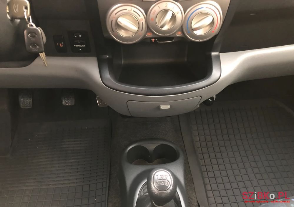 2008' Daihatsu Sirion 1.0 photo #6