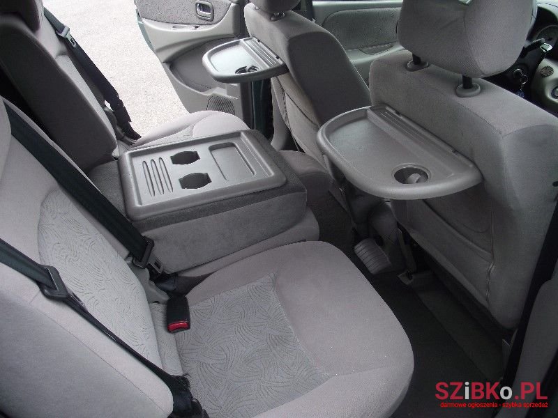 2002' Nissan Almera Tino photo #2