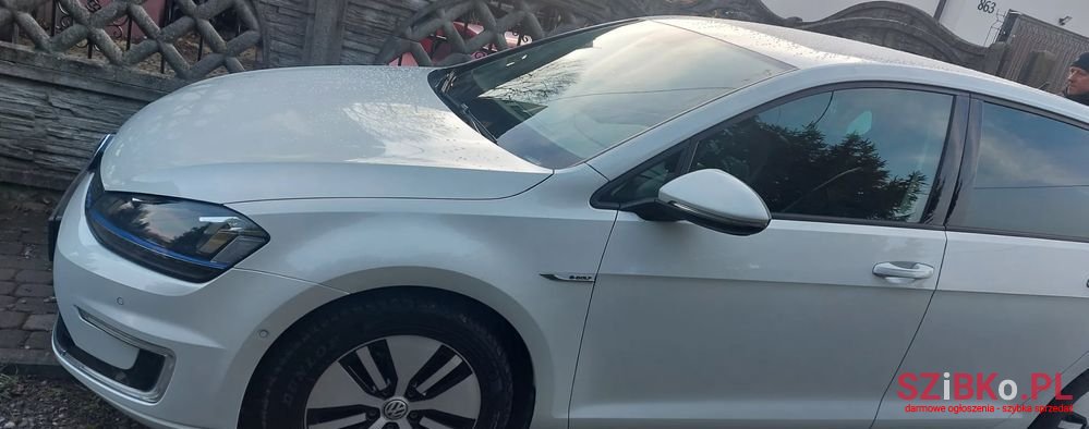 2015' Volkswagen Golf E-Golf photo #6