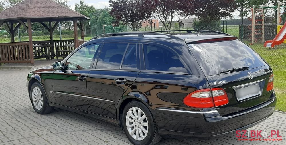 2008' Mercedes-Benz E-Class 200 photo #6