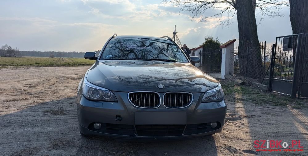 2005' BMW 5 Series 530Xd Touring photo #1
