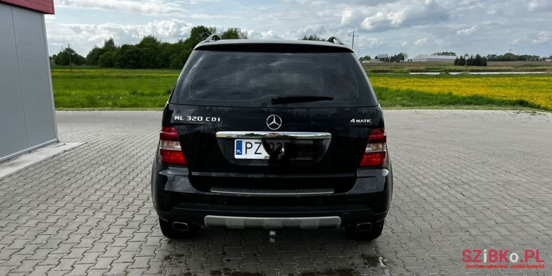 2008' Mercedes-Benz Ml photo #2